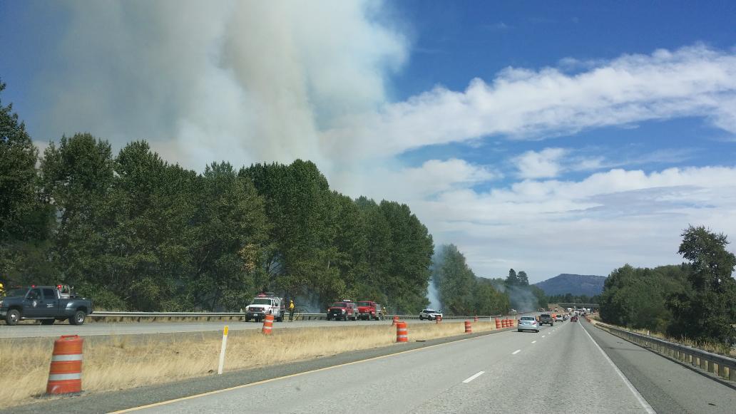 HonorSoth's tweet photo. #I90 WB is closed at Cle Elum (exit 85). Several fire units on scene, but doesn't look at all contained. http://t.co/VR1vRxXwwj