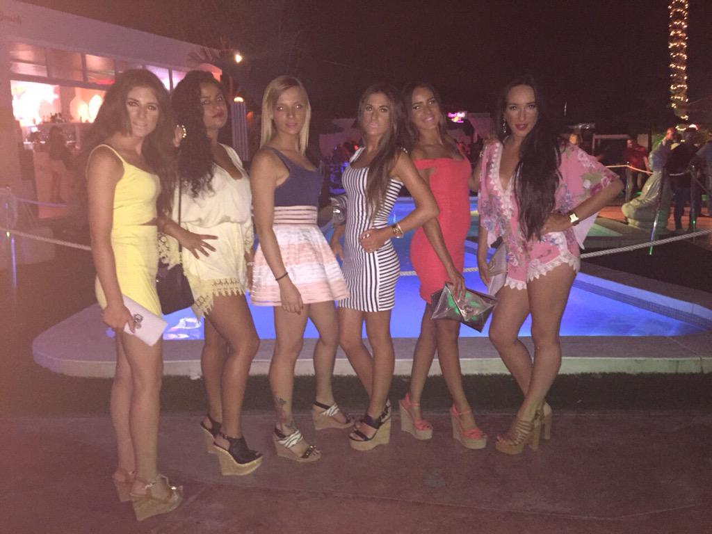 lolitadelis's tweet photo. 🎊🎉👯🍸🎈💟 http://t.co/6165qqpK4M