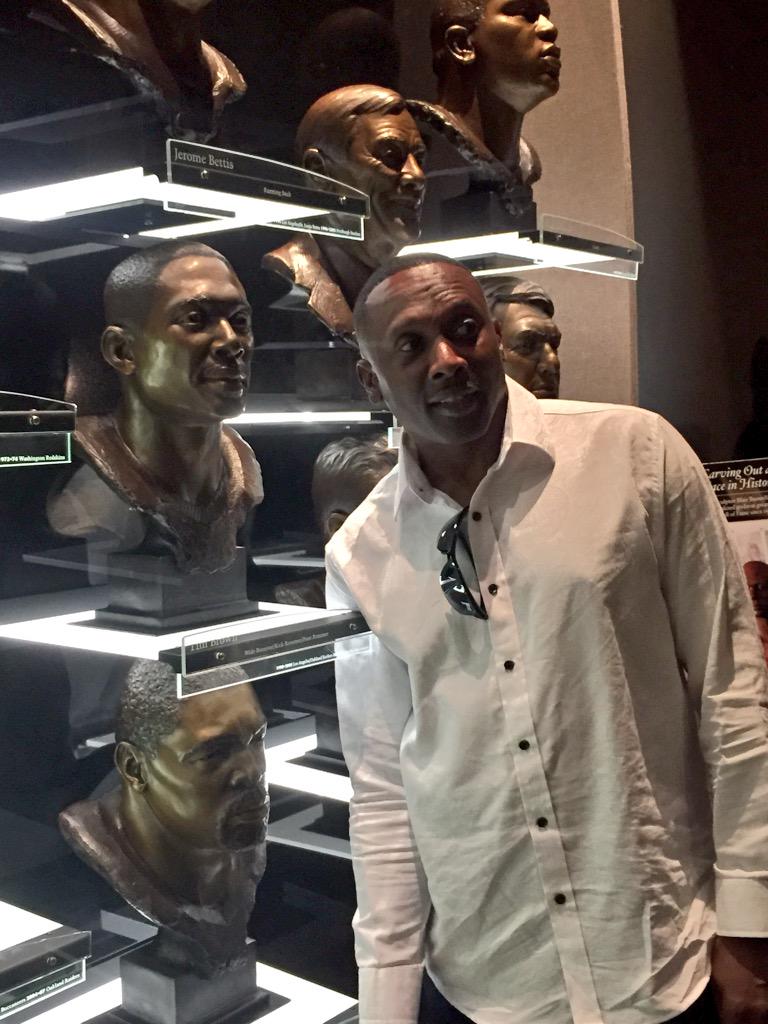 ProFootballHOF's tweet photo. Tim Brown, meet @81TimBrown! #PFHOF15 http://t.co/0nqbBme47w