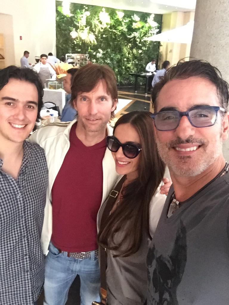 soyVaroni's tweet photo. Domingo en familia !!!! @bruboren @SebSiachoque y mi @siachoque por supuesto!!!! http://t.co/kTPjDjLqY4