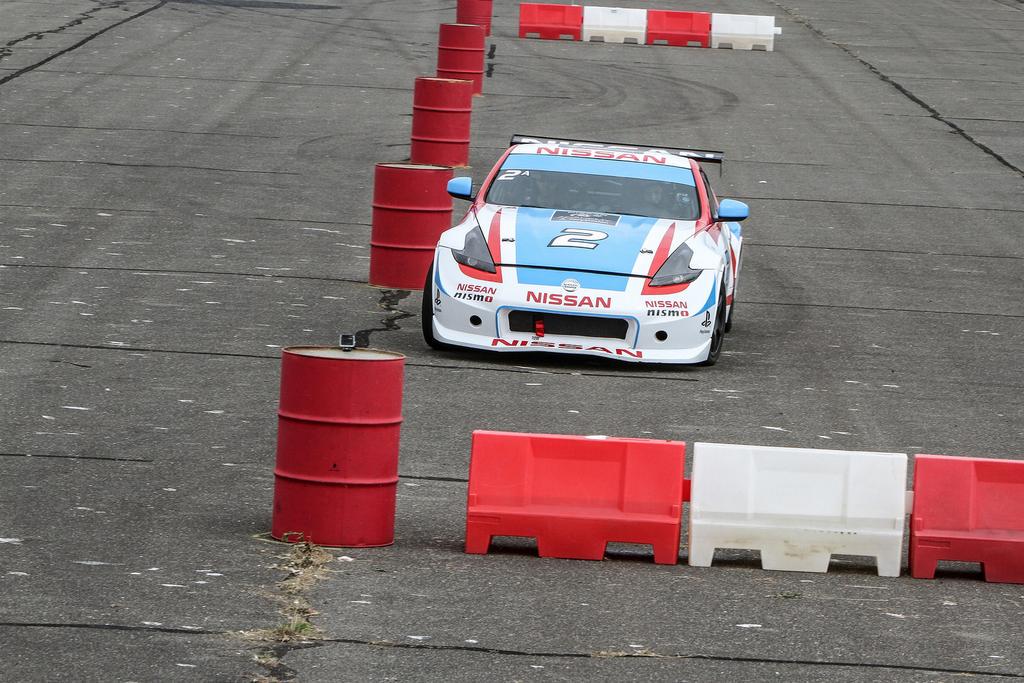 Rebeliot's tweet photo. INTENSE head to head action today in race prepped 370Z's. Lots of slipping and sliding..unbelievable fun! @GTAcademy http://t.co/KzgvbJzQlN