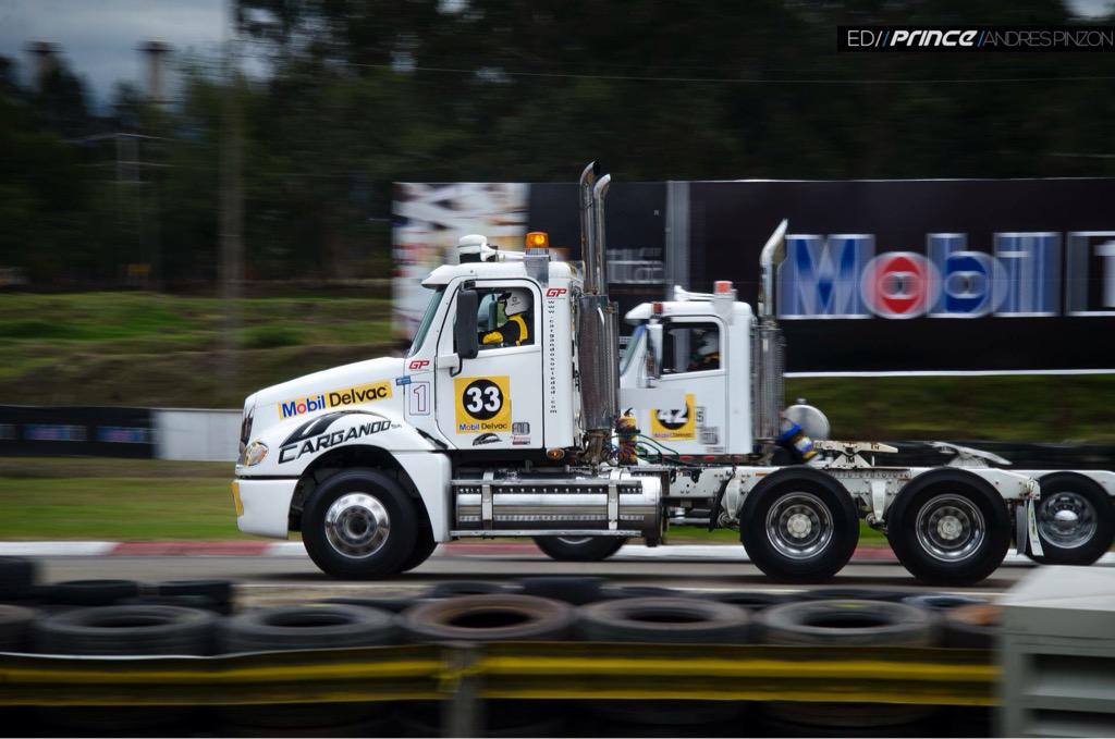 colfreightliner's tweet photo. #Freightliner #Columbia #cl120 #raning #colombia @DIFRENOSA @GrupoZapataMX #tocancipa #cummins http://t.co/K8jMeGSURC