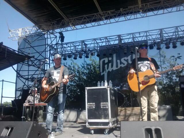 KokeFMAustin's tweet photo. @WadeBowen and @BolandStraggler swapping songs for @TXFloodOfLove this afternoon. #TxFloodofLove http://t.co/BWrpBMKSJA
