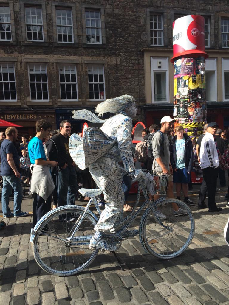 Just another #WTFringe moment on the Royal Mile. #thisisedinburgh #edfests #edfringe "<a href="/flpaloeretail/">Rebecca deWessington</a>: <a href="/Edinburgh/">Edinburgh</a> "