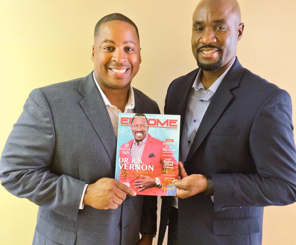 EpitomeMagazine's tweet photo. @EpitomeMagazine at #TheWordCenter in MS with Pastor Rich @DrRAVernon #worship #Hallelujah http://t.co/L0B7nuKYFP
