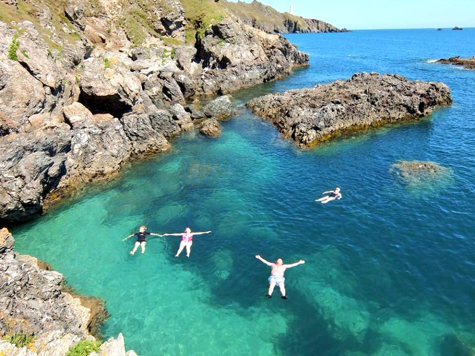 sophiepierce's tweet photo. Blissing out in azure seas, Peartree Point, Devon @Night__Swim @DevonLife @DevonDippers http://t.co/M5axLidGc1