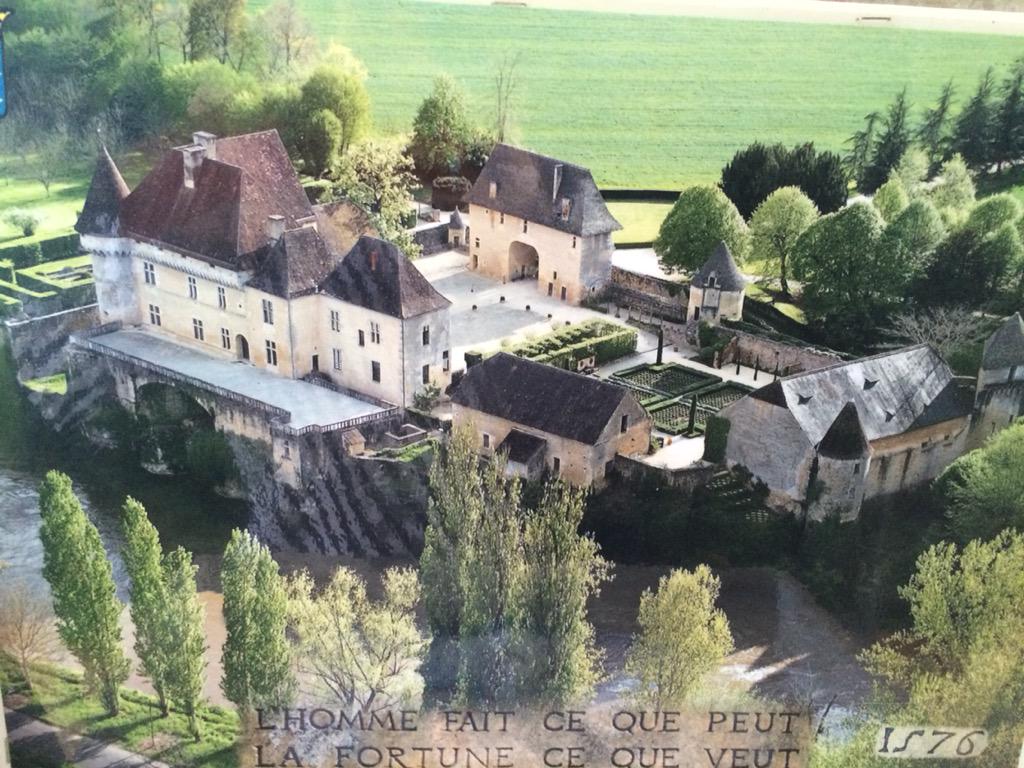 selenax's tweet photo. @ChrisDebien @PromenadeenFr #MagnifiqueFrance Le château de Losse en Périgord Noir. http://t.co/fv4kl0aRXY