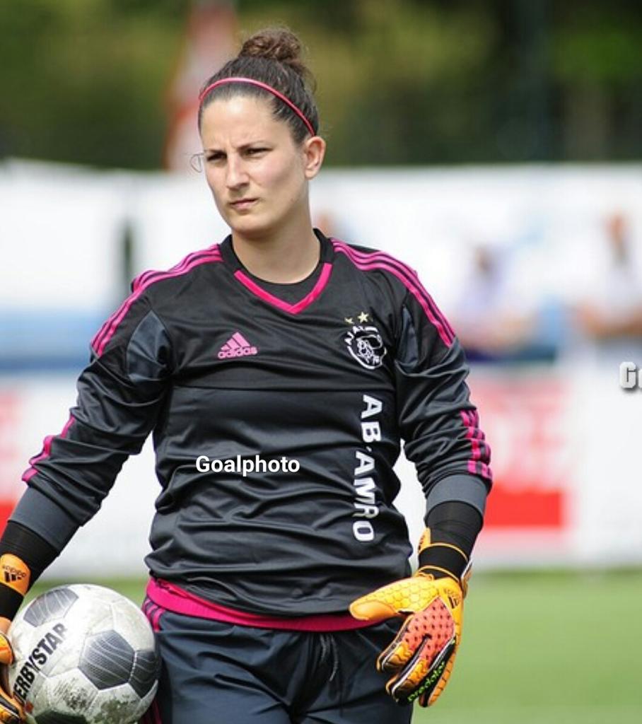 mfdejong's tweet image. Ajax Vrouwen heeft Spaanse Elixabete Sarasola getest. Speelt in Amerika, oud-Barca. Na weekend zegt #ajax ja of nee.