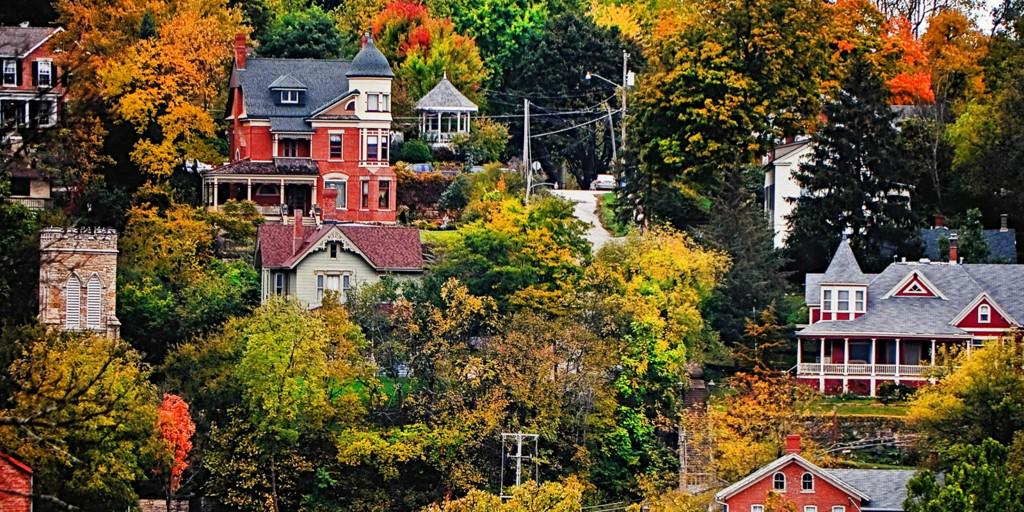 HouseBeautiful's tweet photo. The 50 Most Beautiful Small Towns in America http://t.co/2k3I6TIkjo http://t.co/ArHhdklbiP