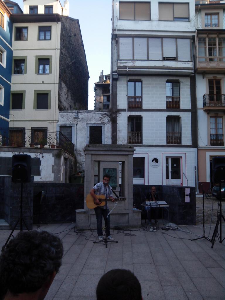 SergioFSierra's tweet photo. #JavierGall en Contubernios Líricos, #Luarca #Contubernios2015 #Música #MusicaenDirecto #Conciertos http://t.co/CfVGz3k8Dk