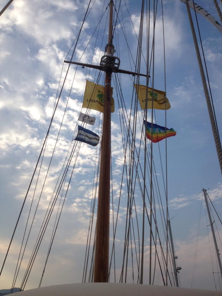 EnzoResasco's tweet photo. Alla Spezia su goletta verde per le buone pratiche di terra e di mare @FSalmonese http://t.co/ivhGnJ3VT4