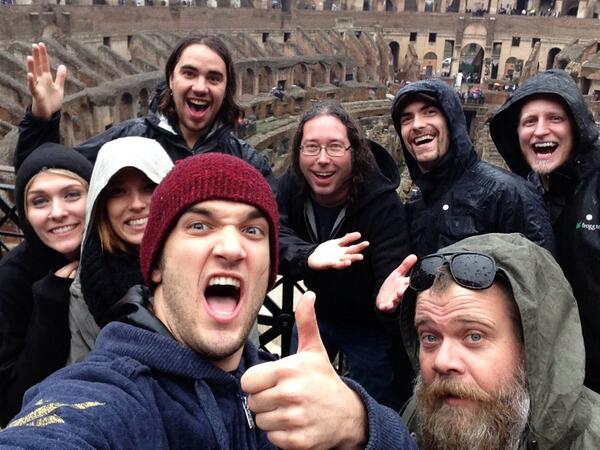 LZZYbirds's tweet photo. #HalestormDay ;) http://t.co/9kOtWsoyk4