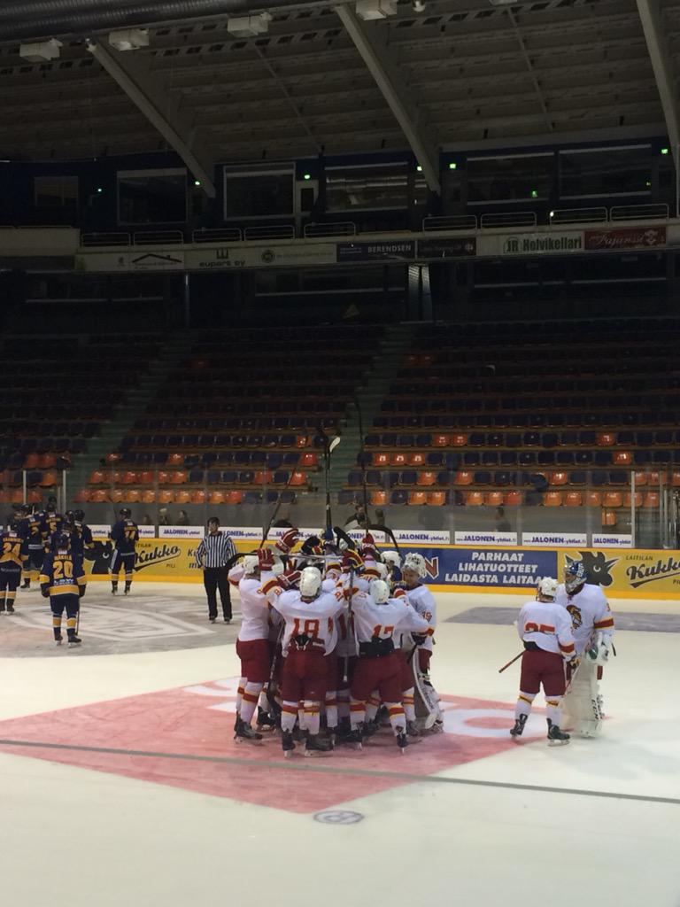 JokeritU20's tweet photo. Turnausvoittajat! Otteluraportti hetken kuluttua. #JokeritA #preseason http://t.co/4ZWbAg2Ko5