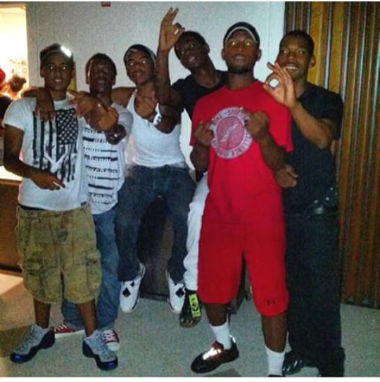 callme_waldo's tweet photo. @mod_3shxt #Freekoopraw #freejonesy #FreeGQ #ots #weallin gang shxt http://t.co/mgcZdZ90we