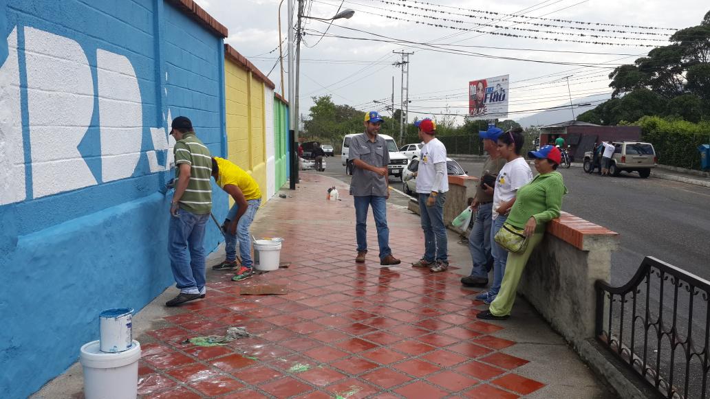Buen trabajo del equipo de Servicios Públicos, mejorando las instalaciones del municipio! #LaMeridaBonita