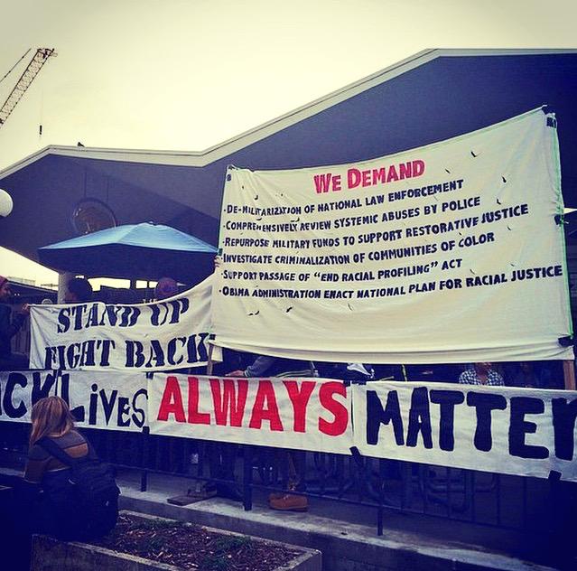 Abbas_Muntaqim's tweet photo. Throwback to when @CalBSU shutdown the Golden Bear Cafe in solidarity with Ferguson and #MikeBrown #Ferguson2Cal. http://t.co/pQz82whwcm