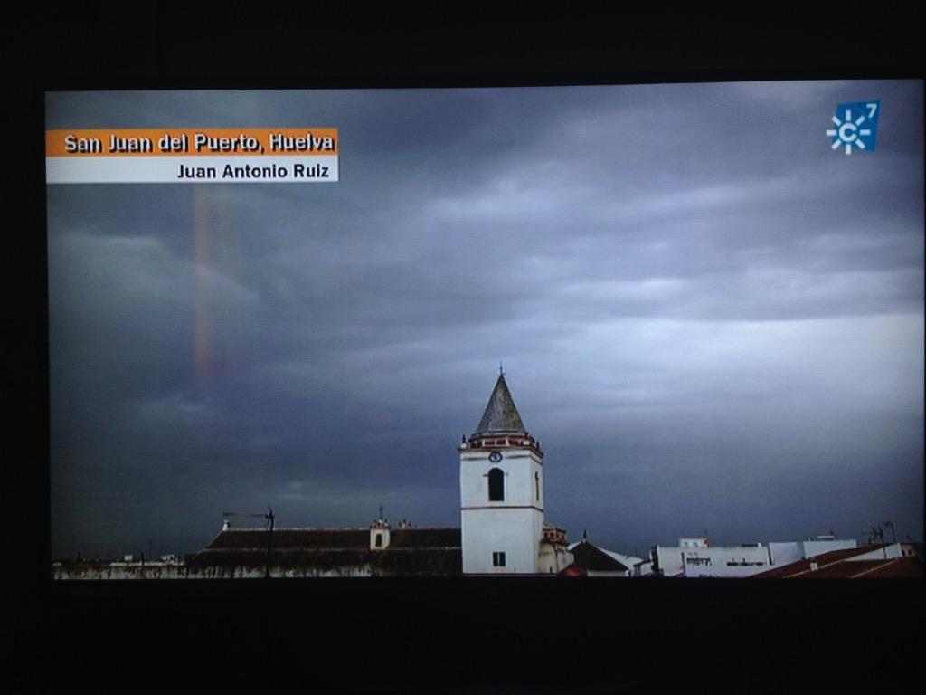 JARuiz_74's tweet photo. Hoy, el tiempo de la @RTVA quiso abrir con una imagen de #SanJuandelPuerto Gracias! @inmagonfer @Meteohuelva #sky http://t.co/yZSwp222GN
