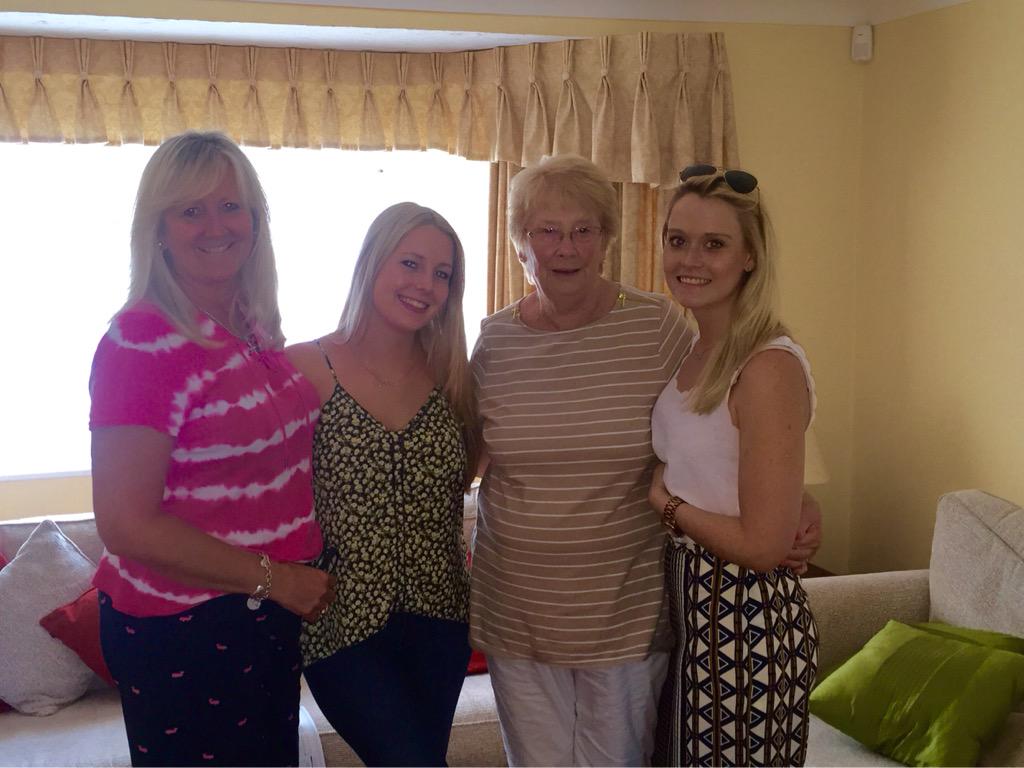 Hollie_wright's tweet photo. Lovely family weekend w/ @TomWright5 @johnson_liv5 @AliceHancock17 .You were missed @Lauren_e_Wright @GeorgeWright14 http://t.co/fnb4ujlYIr