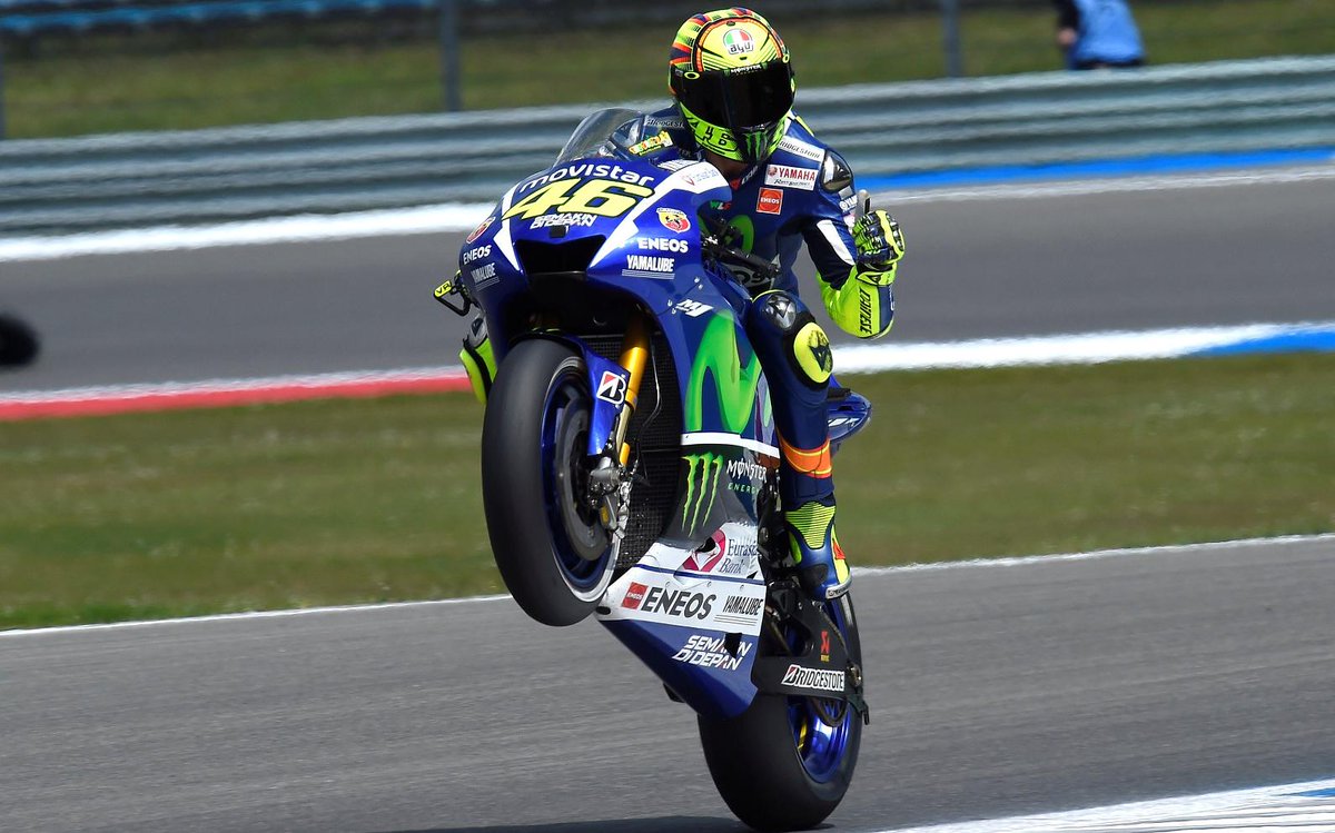 JesSanSan's tweet photo. 10 carreras de #MotoGP esta temporada y 10 carreras en el podio. Líder por 9 puntos! @ValeYellow46 sigue arriba. http://t.co/miFjTJhDGO