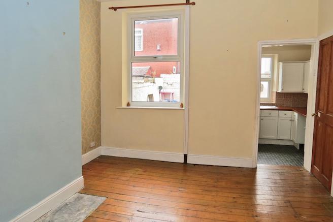 go2move's tweet image. *TWITTER EXCLUSIVE* 2 Bed Terr House To Rent - Saxby Street Salford M6 - £595pcm - Available Now - Call 0161 979 0995