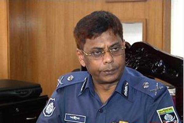 Meet our InspectorGeneral. His message to the 'still-alive' bloggers: "DON'T CROSS THE LINE"!
bdnews24.com/bangladesh/201…
