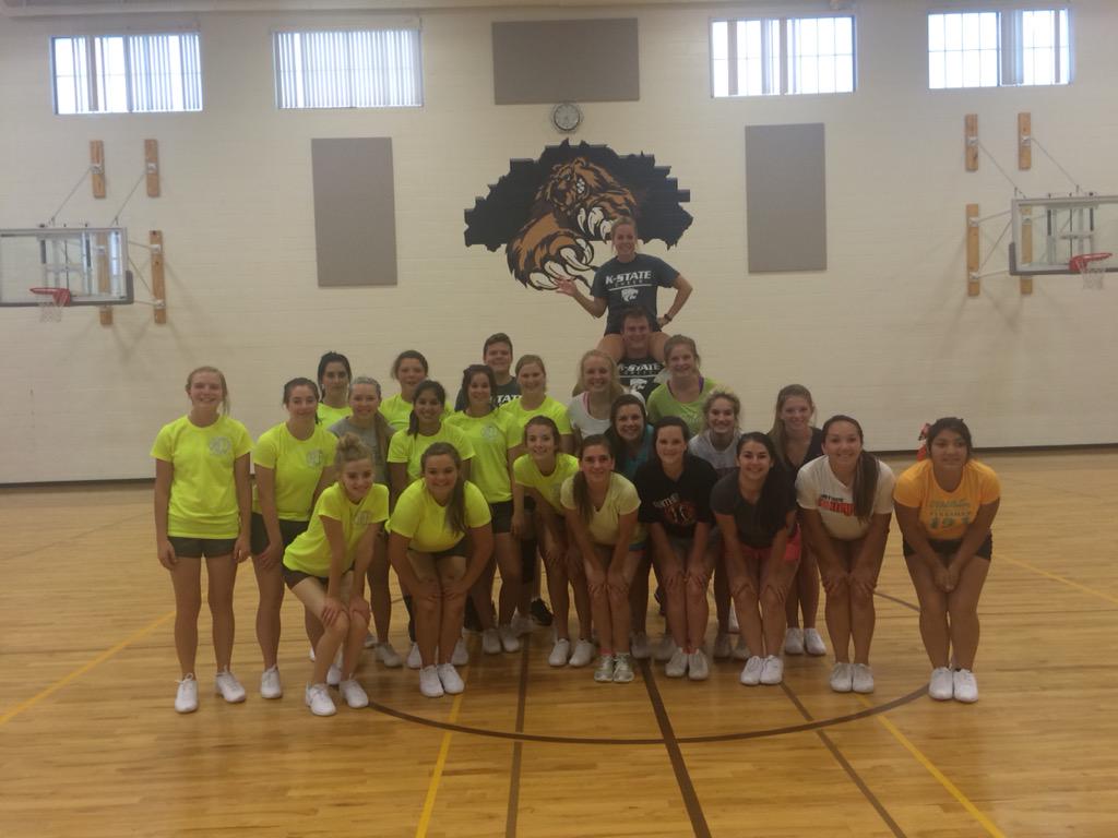 WildcatCheer15's tweet photo. Another great camp held in Cowley, WY! #thatbeartho #neoncolors http://t.co/CciPpYwGNm