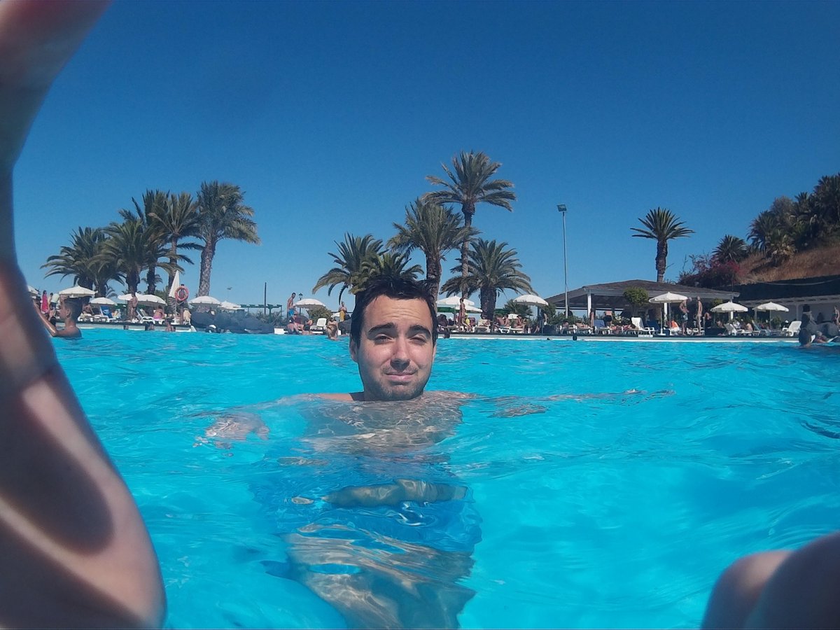 motroco's tweet photo. El baño pre-victoria de OG en la @TLPTenerife con @Guilean_Soon @neptuNoLoL y #CoachOG http://t.co/yZfbwdb4D1