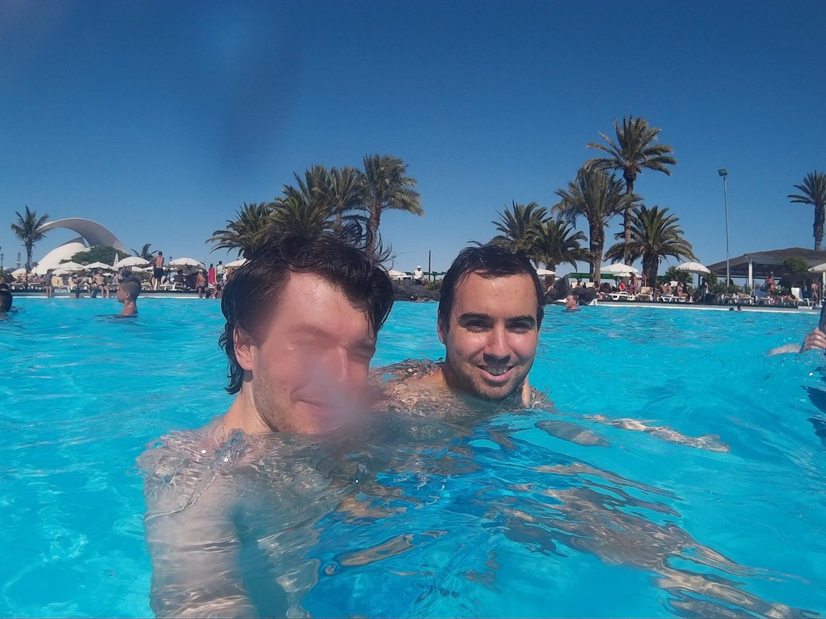 motroco's tweet photo. El baño pre-victoria de OG en la @TLPTenerife con @Guilean_Soon @neptuNoLoL y #CoachOG http://t.co/yZfbwdb4D1