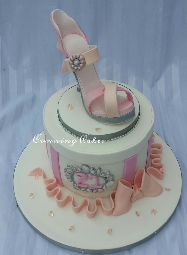 cunning_cakes's tweet photo. http://t.co/mVM5DtNaUR