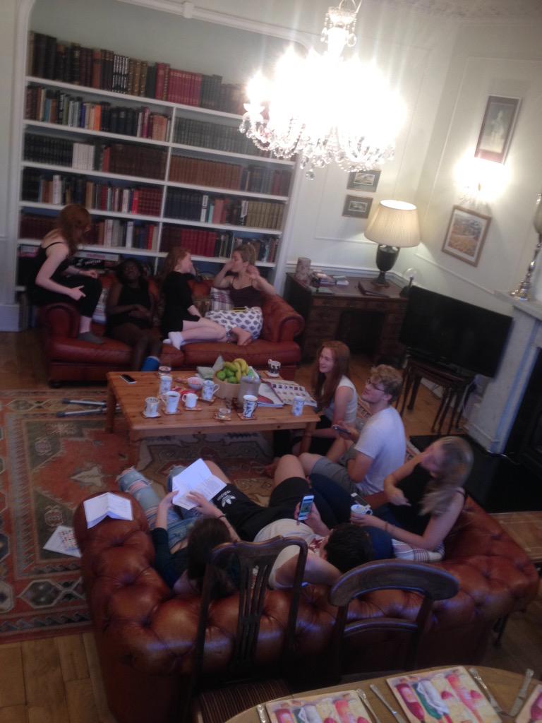 8pB_Theatre's tweet photo. We have arrived at our house! It is absolutely beautiful and we are all so so excited to get out on the mile 😁🙌🏼🎉 http://t.co/Lp0AMRfBPg