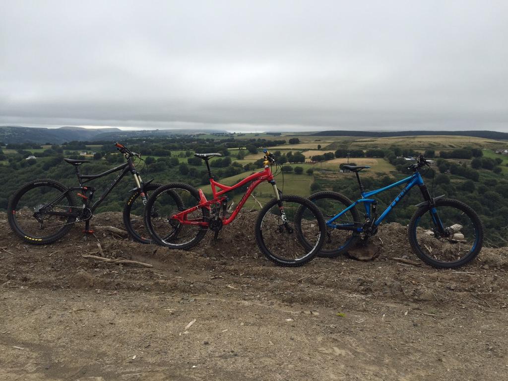 SlowRidersMTB's tweet photo. Take 5 to appreciate the views! #mtb #mountainbiking #pontyslowriders #bikesortheview #southwales http://t.co/Qd6DD5ouIK