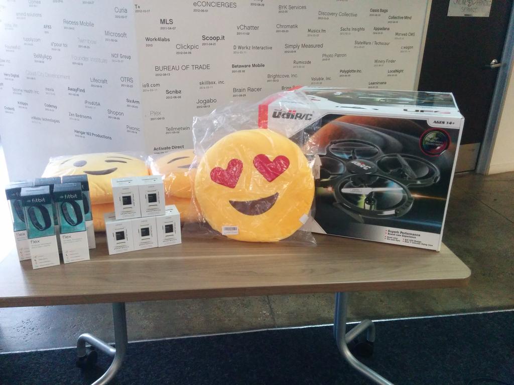 imslavko's tweet photo. The prizes! 😍👍💖 #meteorhack http://t.co/jFWE1pOYRp