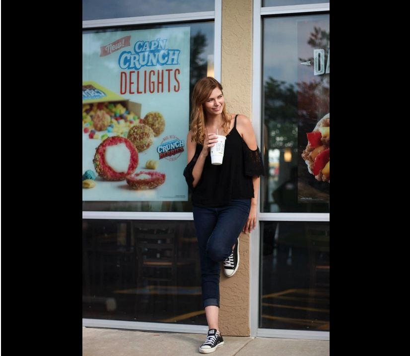 HBurns00's tweet photo. "@BuzzFeedNews: This Teen Girl Took Her Senior Pictures Inside A Taco Bell http://t.co/BwjlFsccGJ http://t.co/hqw7QKhgWA" @SarahGuitard You