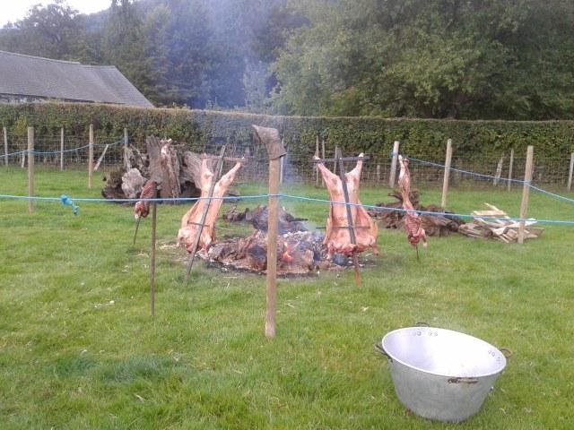 sioellanrwst's tweet photo. Dathlu sefydlu'r Wladfa gyda ASADO Argentine @sioellanrwst @patagonia150 @1GarethWynJones @RhysMeirion http://t.co/F6PD1N95Wp