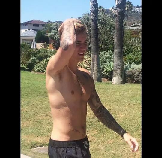 blesshownu's tweet photo. "Aquí trabajando duro para terminar este álbum"  

#MTVHottest Justin Bieber http://t.co/4jg7hiTffR