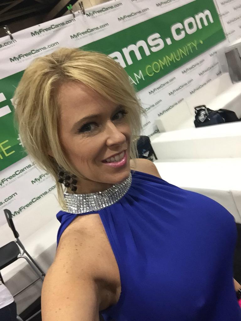 TW Pornstars - Savannah Steele™. Twitter. Made it to @EXXXOTICA #Dallas