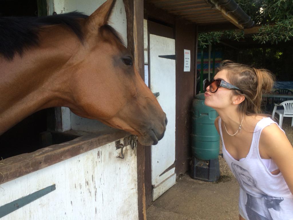 ShellySTClarke's tweet photo. @Sophiereid95 Pony love... http://t.co/YLZ6ChUmV7