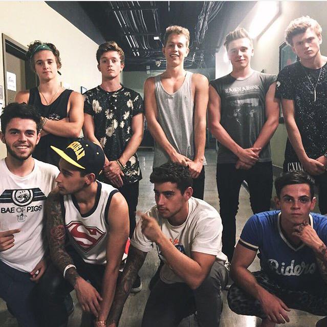 JanoskiansSpain's tweet photo. Janoskians, The Vamps y Brooklyn Beckham reunidos :) http://t.co/YFz2Hz5wZ0
