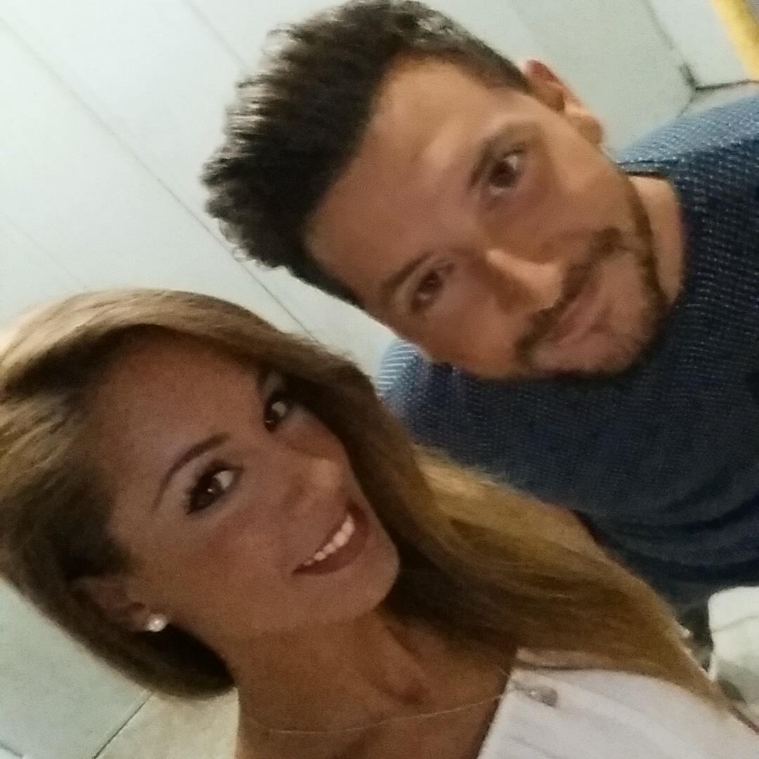 Manu_LB_'s tweet photo. Preparados para la gala de @pasaporteisla en directo!! http://t.co/WdBAA1LkLJ