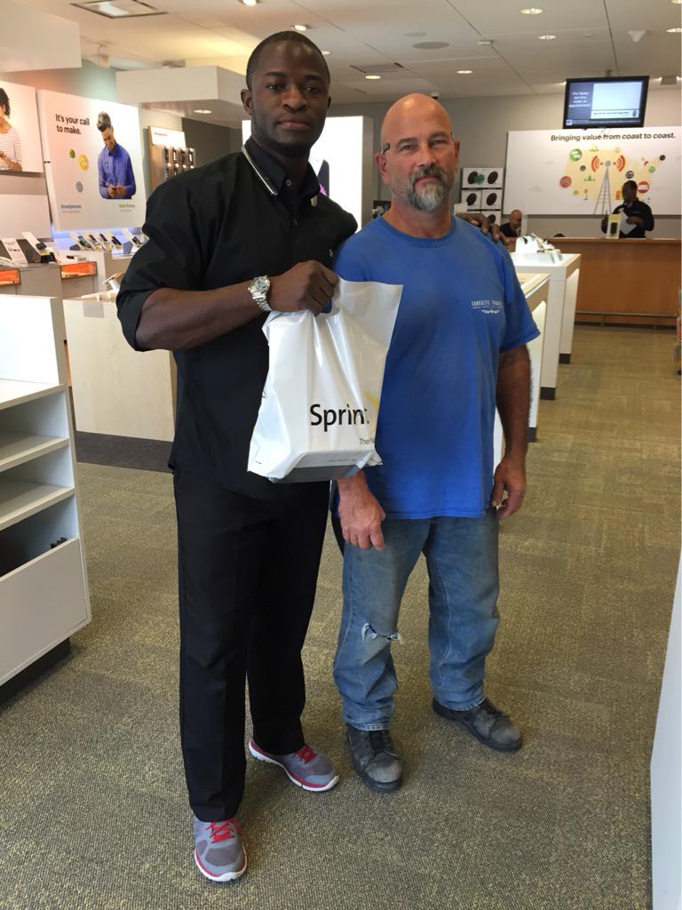 TSanzano's tweet photo. Eric making another Sprint customer happy with their new HTC with uh oh protection @ShenHTC http://t.co/1N9Feu554H