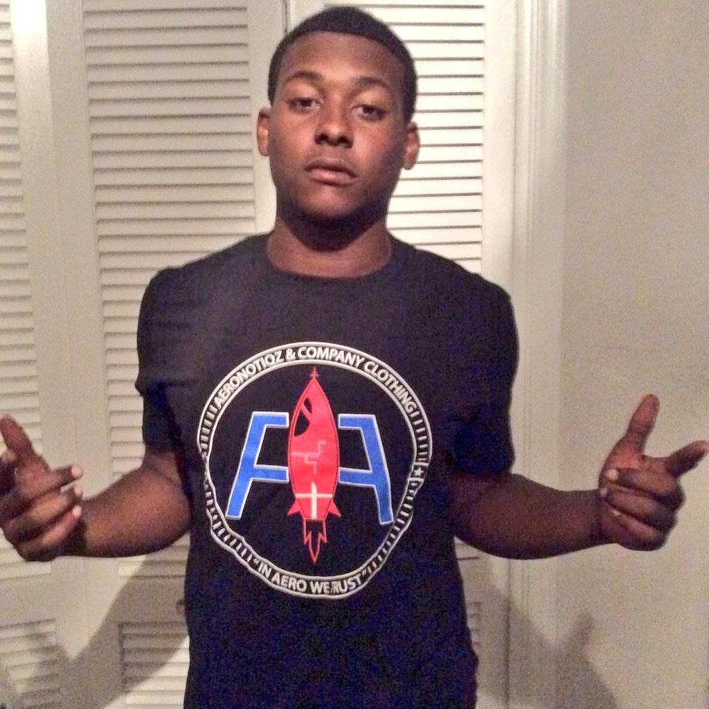 NewTexas214's tweet photo. EVERYBODY FOLLOW @raw_sipho &amp; WISH HIM A HAPPY BIRTHDAY! 🎂🎂

He's #AEROLIFE Day 1!

SHOP | http://t.co/fYEMt96pfq! 🚀🚀 http://t.co/yoeKPpe90t