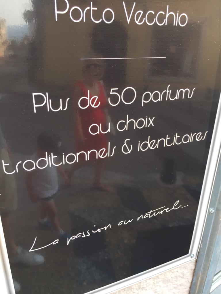 humourdedroite's tweet photo. Ce glacier corse fait des "parfums identitaires" : j'ai pris "vieux sanglier rance". http://t.co/bq1KBQHXYH