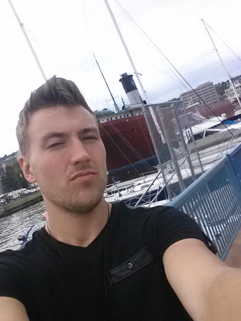 aaron_renderban's tweet photo. Day off..... feels nice
#music #renderband #eyesopentour #woodcitymusicfestival http://t.co/WW4kEal0Ok