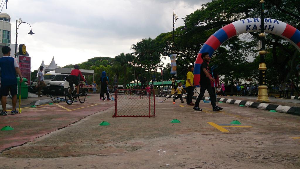 johorfloorball's tweet photo. #JBWakeUp #CarFreeDay #JohoreFloorball #Floorball4Life http://t.co/aIqqzHD78q