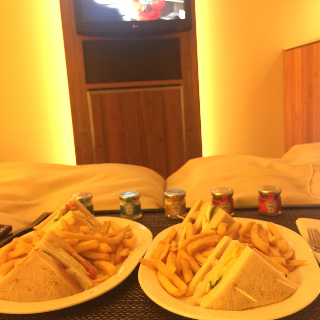 BibisBeauty's tweet photo. Mitternachts Snack 😍🍴 http://t.co/pTD5svxHqz