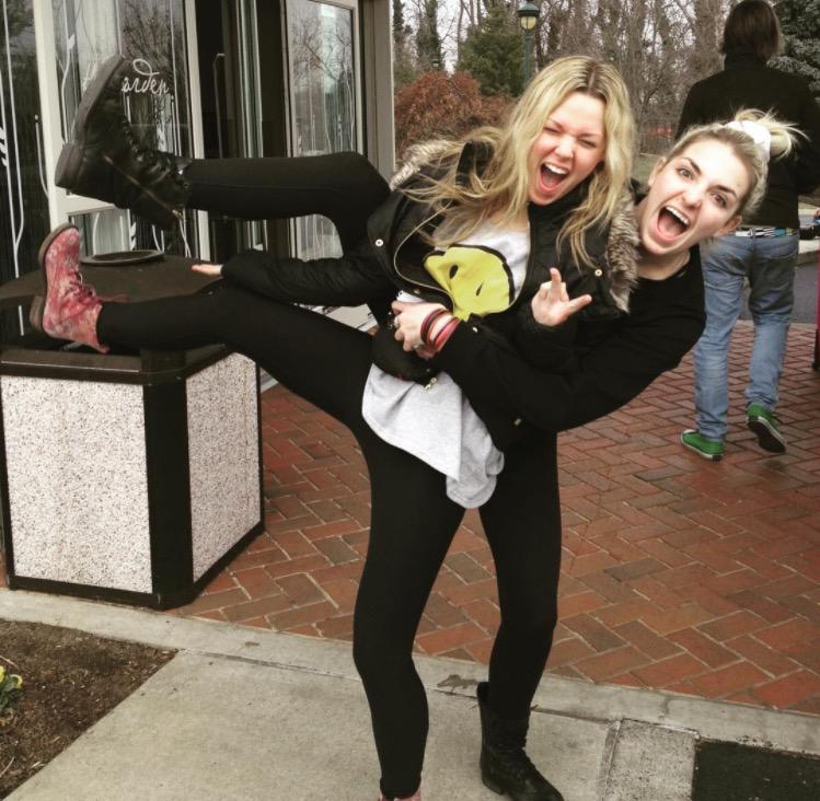 Happy birthday to this crazy chicka, wish I was there to spend this amazing day with you! || @rvdelR5 ||