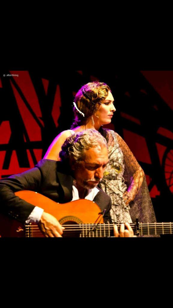 EstrellaMorente's tweet photo. Un recuerdo del pregon en la ciudad minera.. D la Union....junto a Montoyita... http://t.co/xEHQeqfTMa