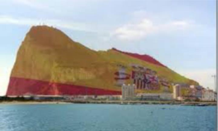 javier_alamo's tweet photo. -Ya te decía yo que lo de la pintada en Gibraltar no les iba a molar...
-No tienen humor estos ingleses
-😂 😂 😂 http://t.co/1QdcUekUEt