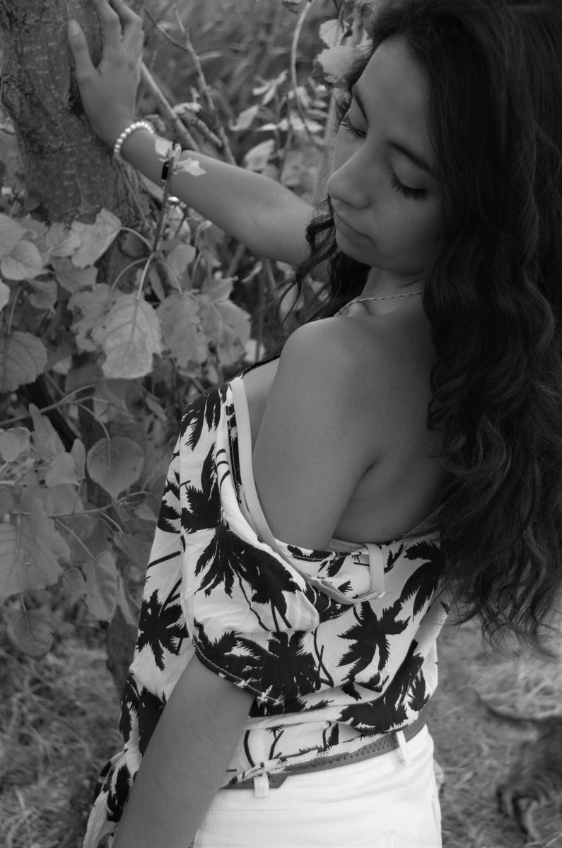 Angie_guio's tweet photo. Con la sensualidad de venus y el odio de marte, te llevaría a París con solo rozarte.' http://t.co/bkIbVElLab