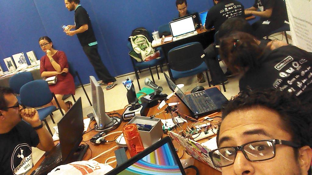 robertsonvarla's tweet photo. últimas afinaciones #tunahack2015 http://t.co/ovElfV1XHQ